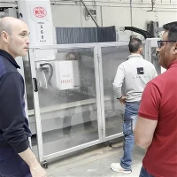 ما هي قدرة القطع لماكينة قطع الجسور CNC في الساعة؟